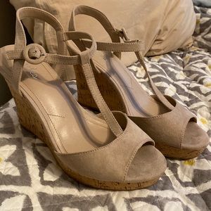 Neutral wedges